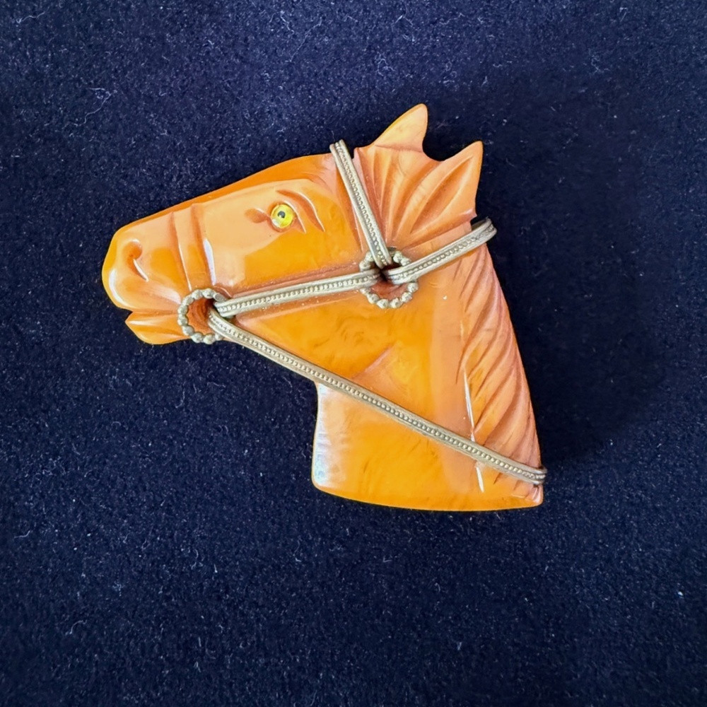 Vintage Carved Butterscotch Bakelite Horse Head Brooch, 1930s - Picture 11 of 12